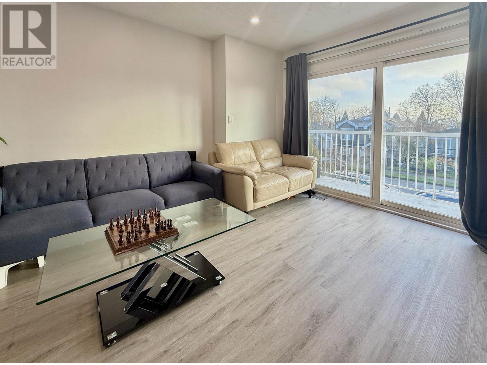 Listing Picture 2 of 22 : 3569 E GEORGIA STREET, Vancouver / 溫哥華 - 魯藝地產 Yvonne Lu Group - MLS Medallion Club Member