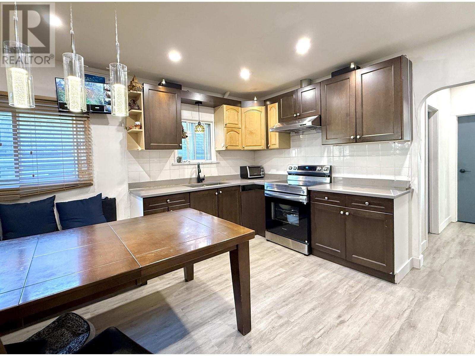 Listing Picture 6 of 22 : 3569 E GEORGIA STREET, Vancouver / 溫哥華 - 魯藝地產 Yvonne Lu Group - MLS Medallion Club Member