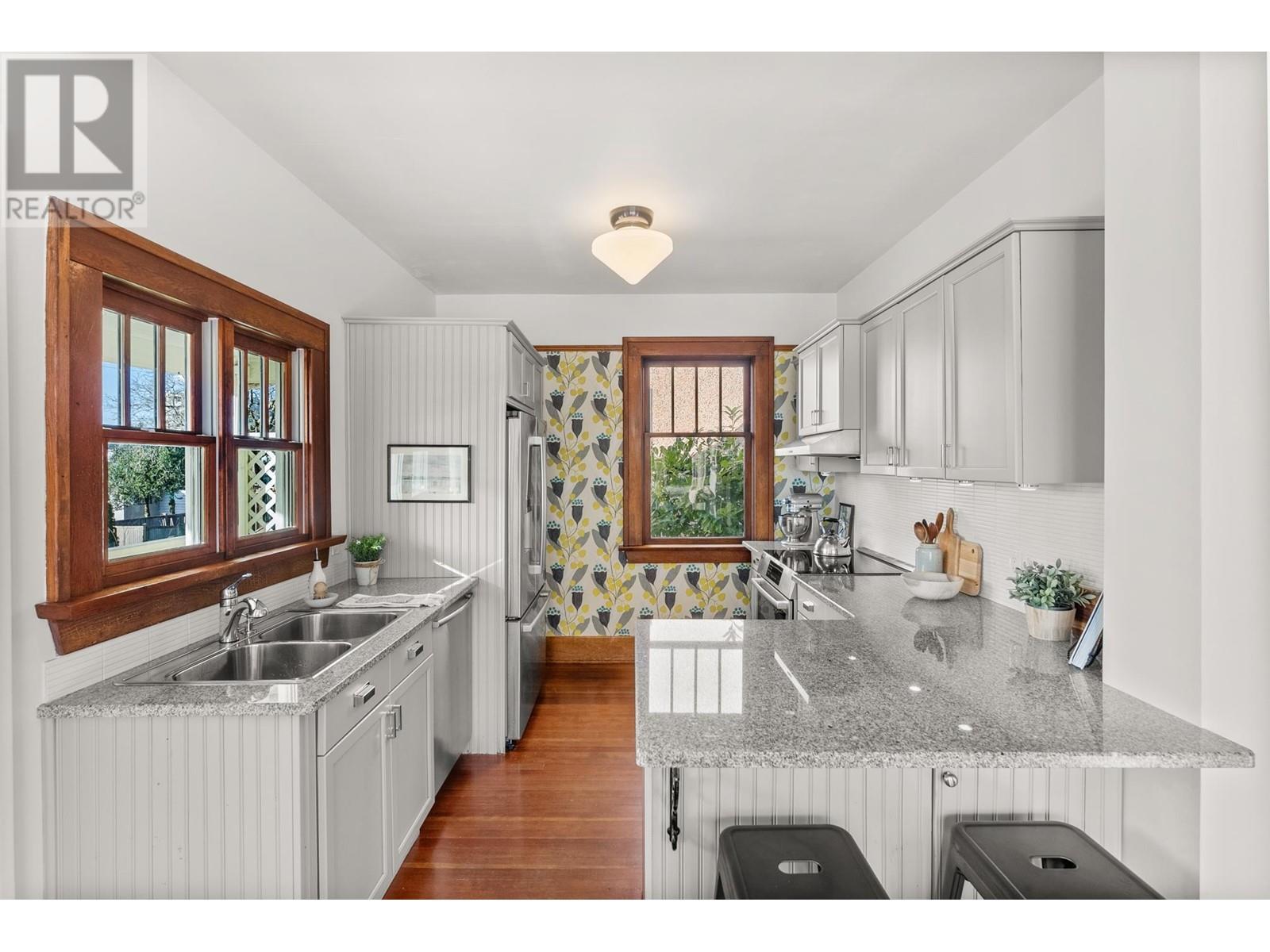 316 Eleventh Street, New Westminster, British Columbia  V3M 4E2 - Photo 13 - R2958169