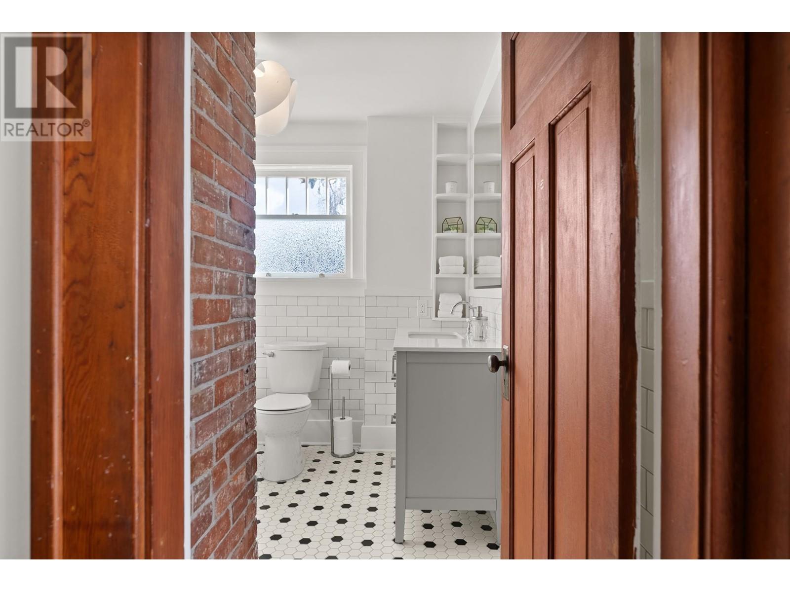 316 Eleventh Street, New Westminster, British Columbia  V3M 4E2 - Photo 16 - R2958169