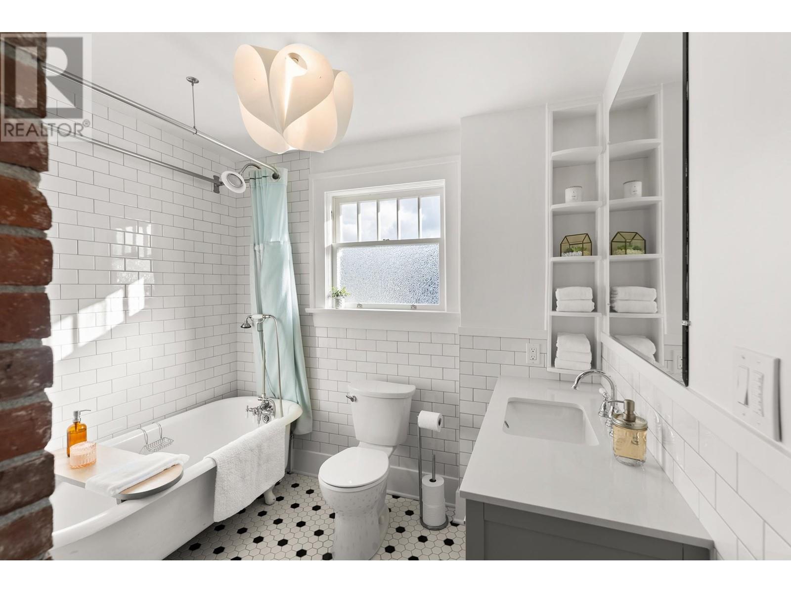 316 Eleventh Street, New Westminster, British Columbia  V3M 4E2 - Photo 17 - R2958169