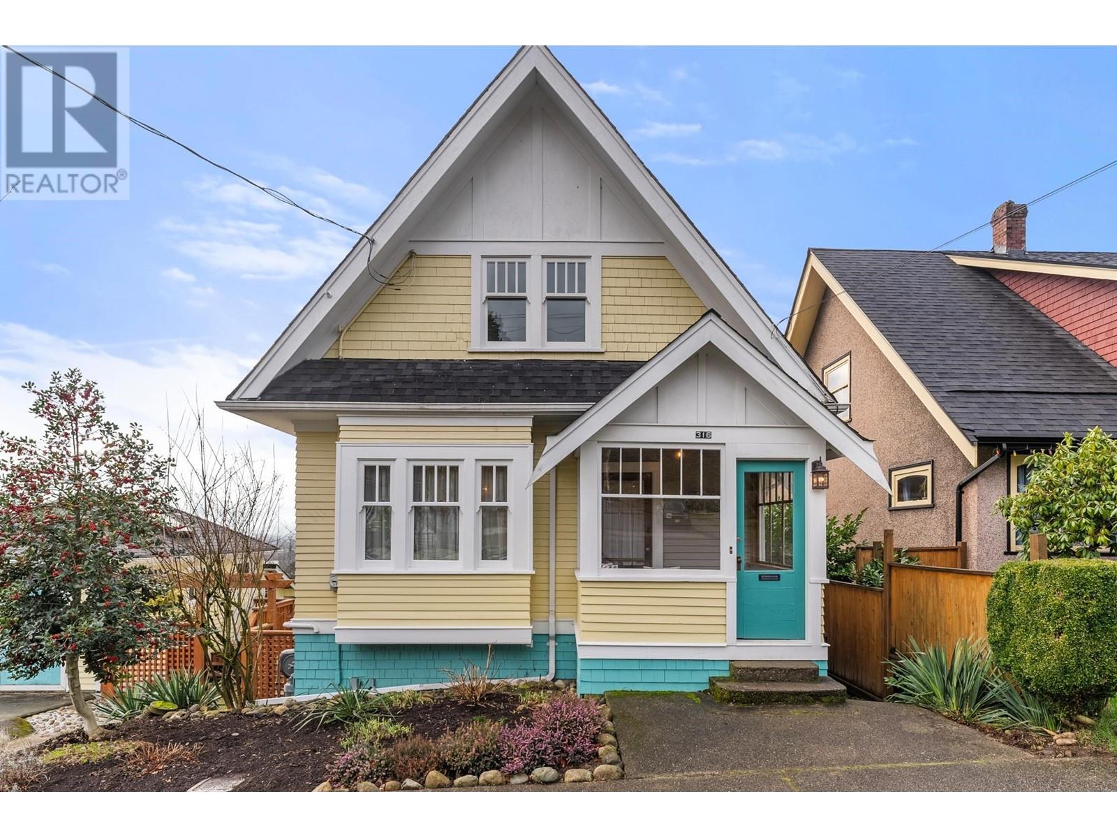 316 Eleventh Street, New Westminster, British Columbia  V3M 4E2 - Photo 2 - R2958169
