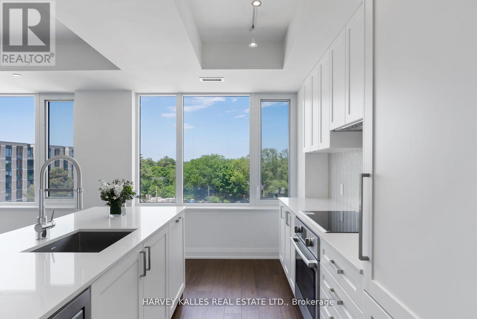 Property at 519 - 293 THE KINGSWAY image 2