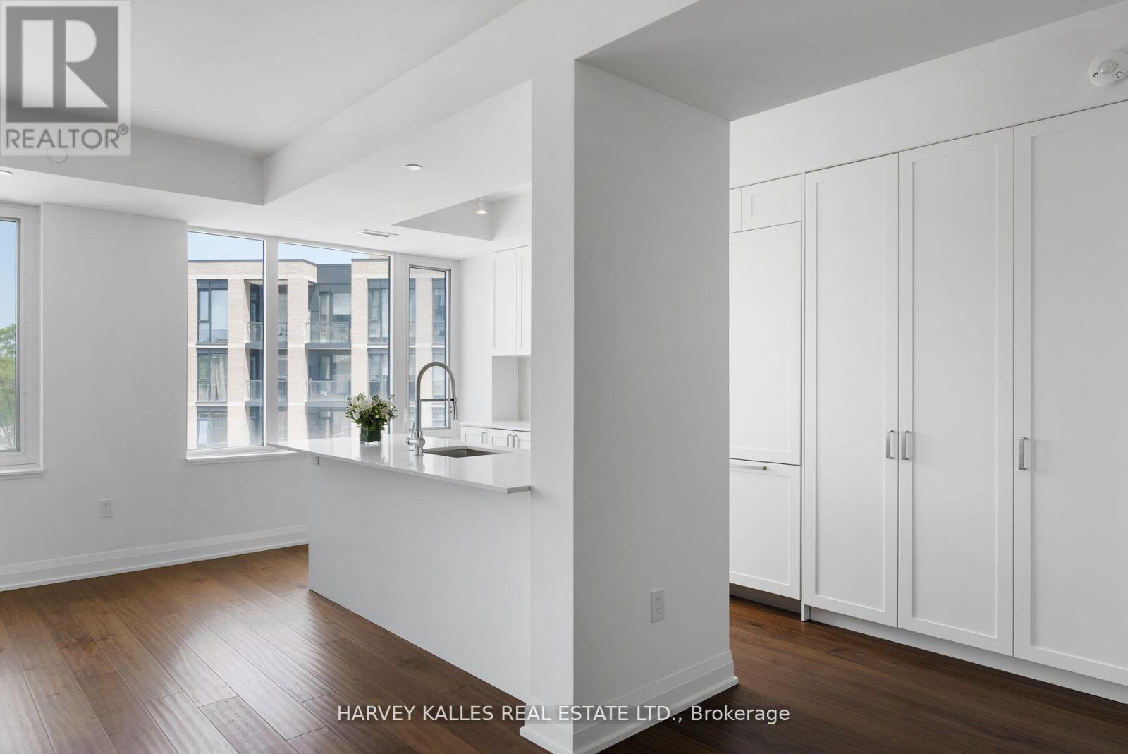 Property at 519 - 293 THE KINGSWAY image 4
