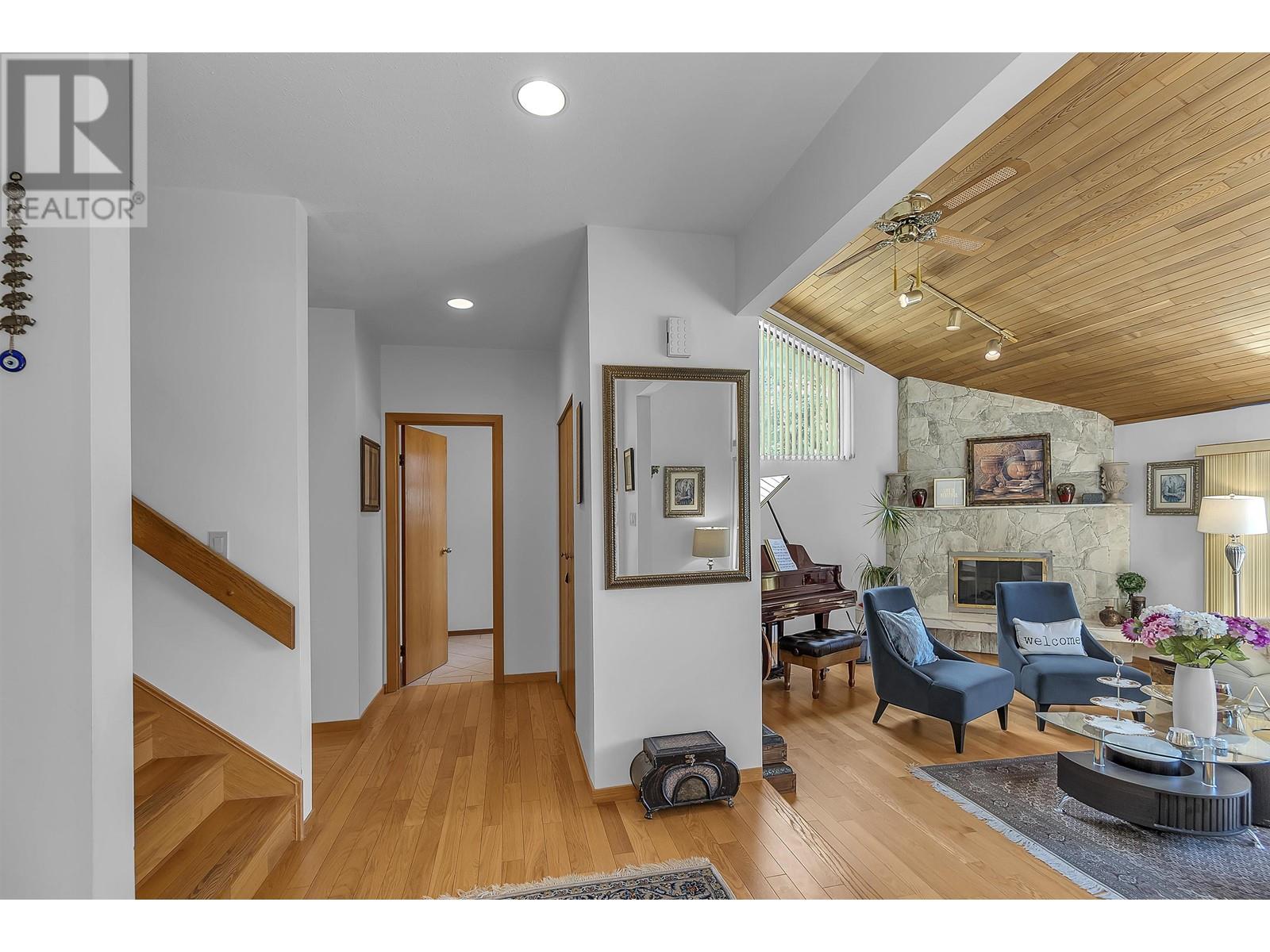 5628 Sumac Place, North Vancouver, British Columbia V7R 4T6 - Photo 12 - R2958185