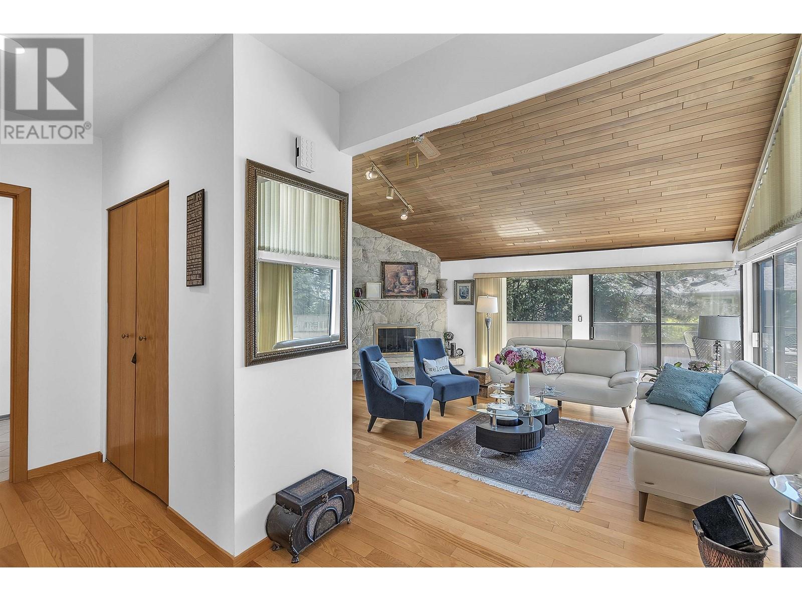 5628 Sumac Place, North Vancouver, British Columbia V7R 4T6 - Photo 9 - R2958185
