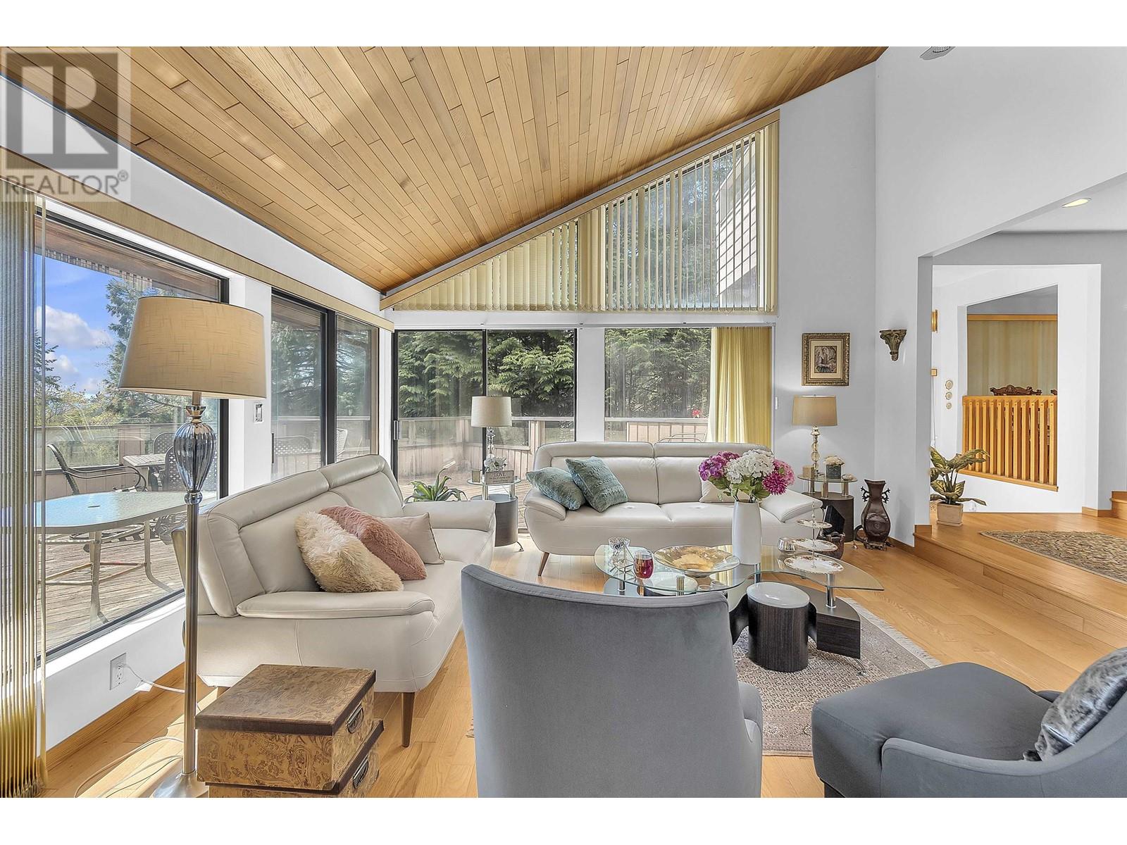 5628 Sumac Place, North Vancouver, British Columbia V7R 4T6 - Photo 4 - R2958185