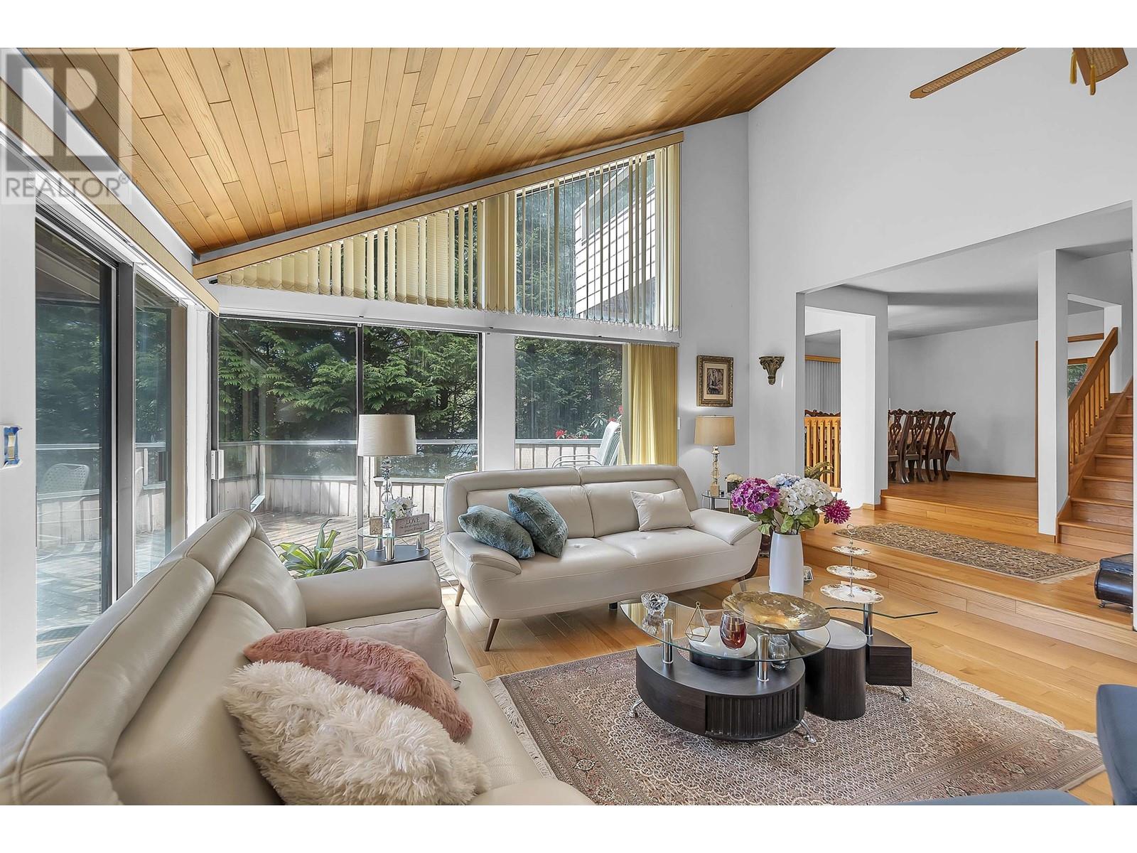 5628 Sumac Place, North Vancouver, British Columbia V7R 4T6 - Photo 5 - R2958185
