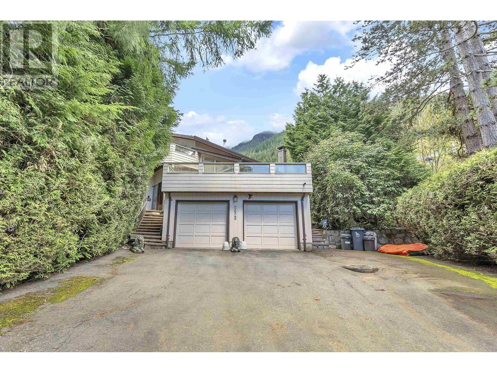 5628 Sumac Place, North Vancouver, British Columbia V7R 4T6 - Photo 2 - R2958185