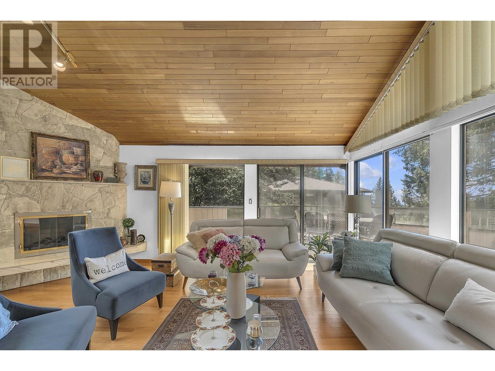 5628 Sumac Place, North Vancouver, British Columbia V7R 4T6 - Photo 8 - R2958185