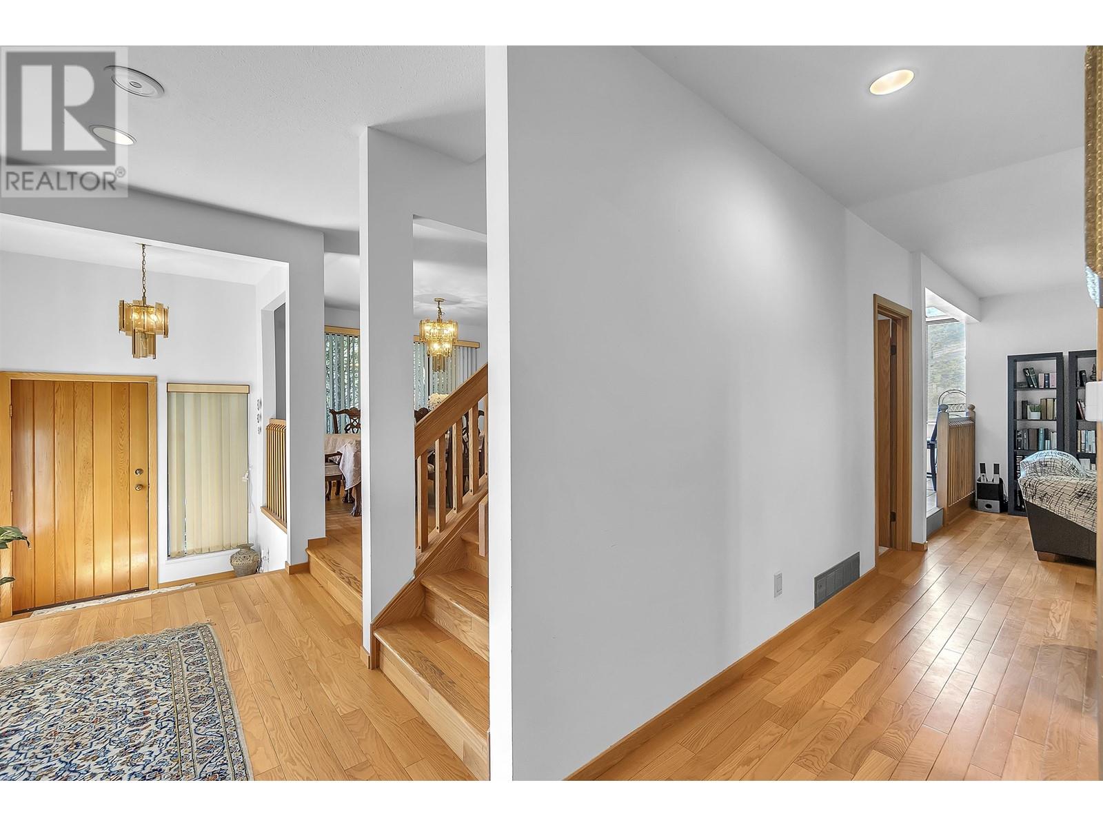 5628 Sumac Place, North Vancouver, British Columbia V7R 4T6 - Photo 11 - R2958185