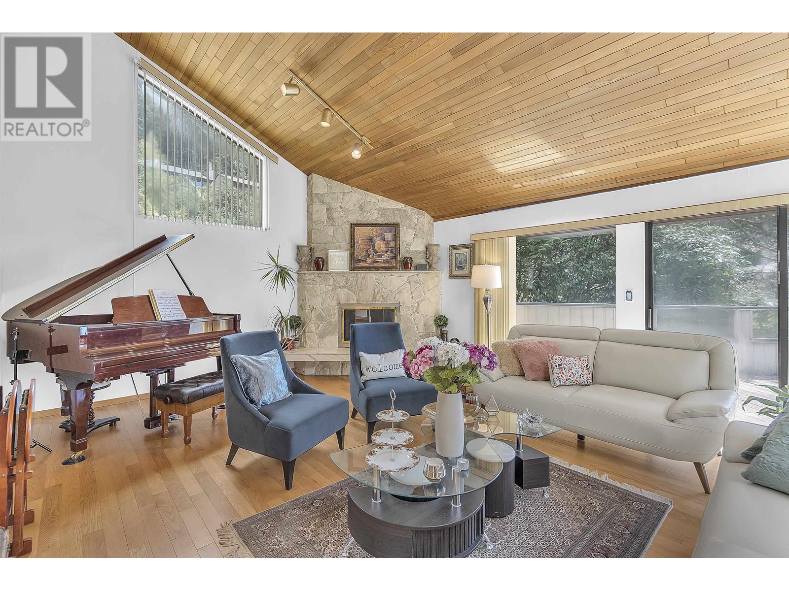 5628 Sumac Place, North Vancouver, British Columbia V7R 4T6 - Photo 7 - R2958185