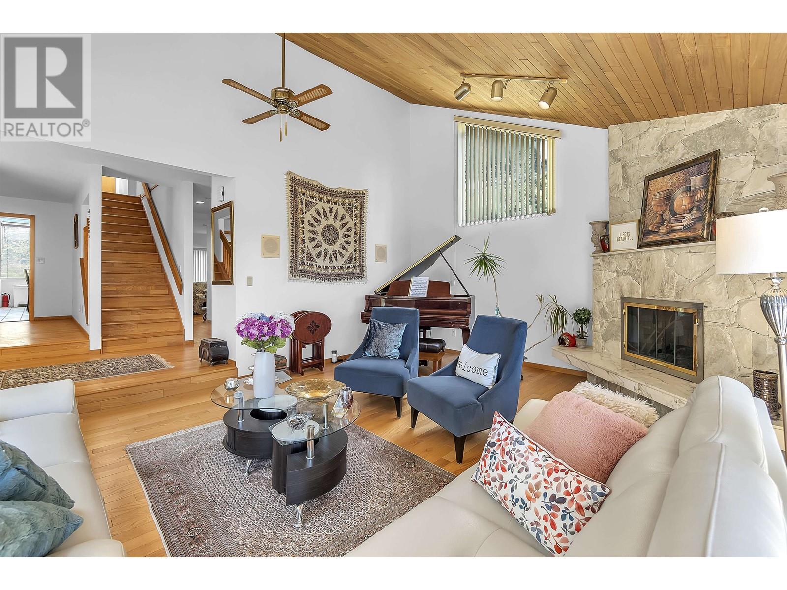 5628 Sumac Place, North Vancouver, British Columbia V7R 4T6 - Photo 6 - R2958185