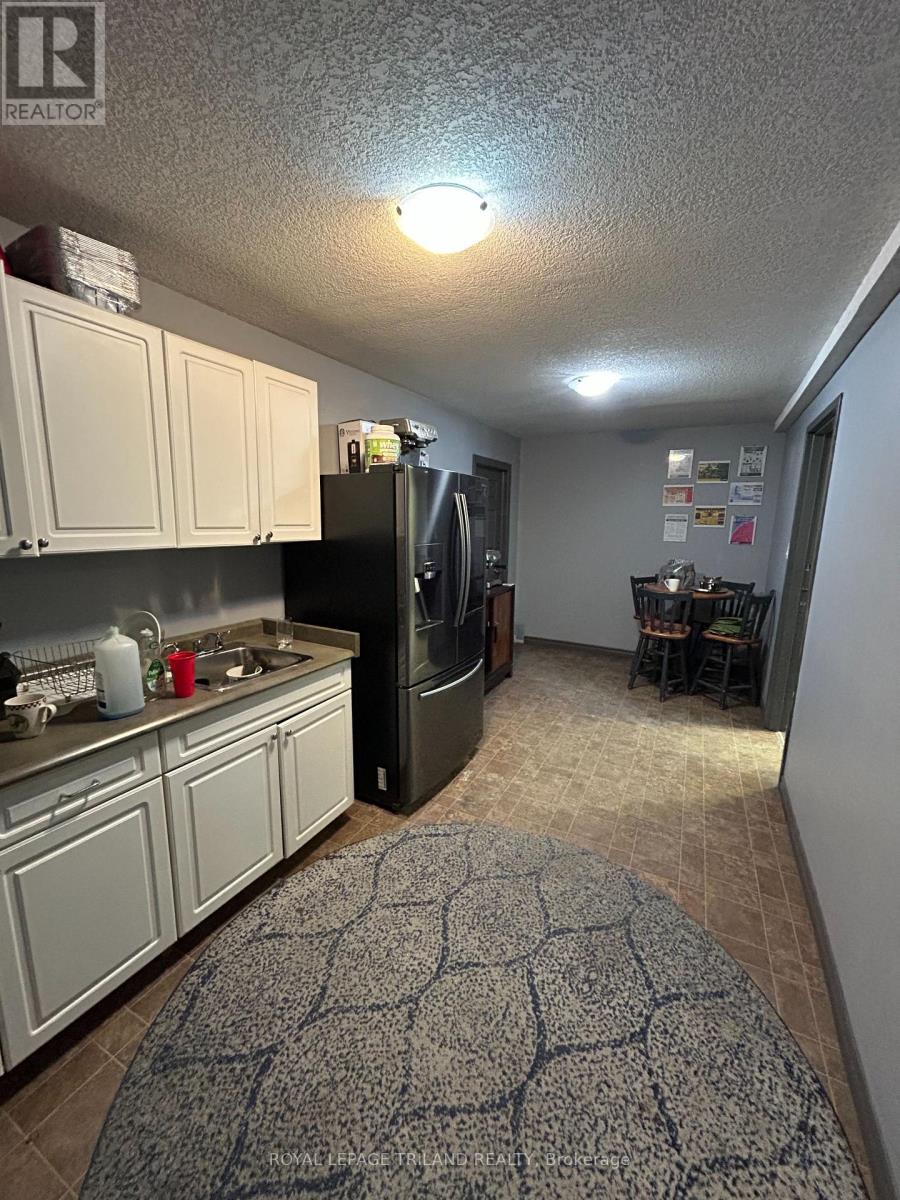 8-9 - 96 Bessemer Court, London South, Ontario  N6E 1K7 - Photo 7 - X11932814