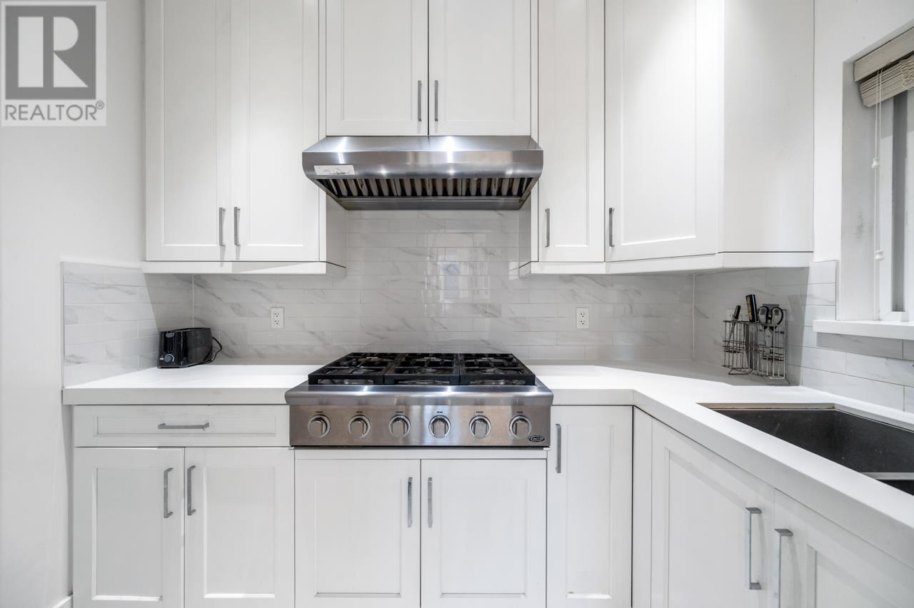 Listing Picture 13 of 30 : 3906 LOCKHART ROAD, Richmond / 烈治文 - 魯藝地產 Yvonne Lu Group - MLS Medallion Club Member