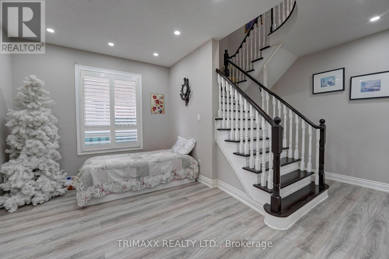 Property at 21 SUNNYVALE GATE image 4