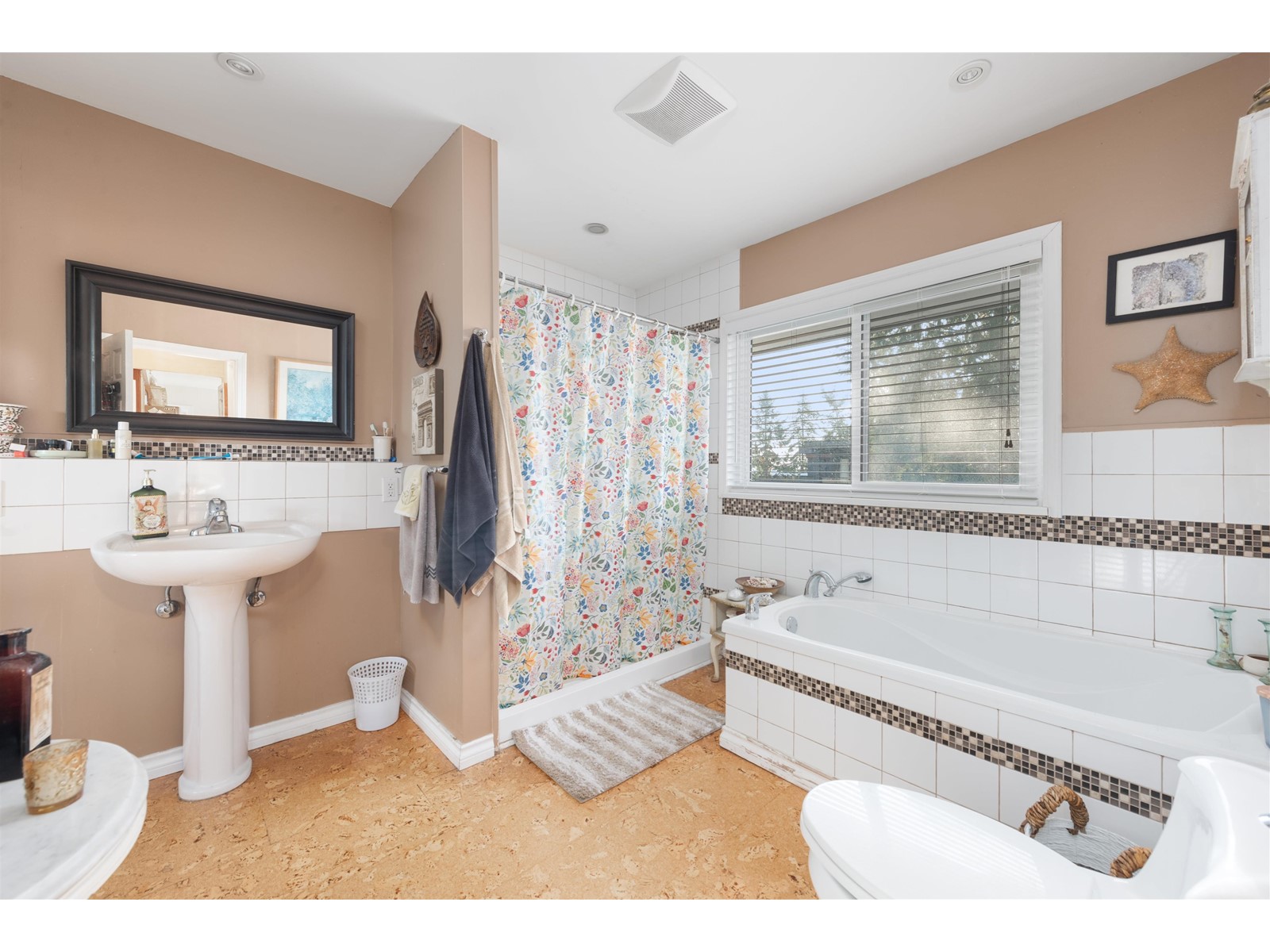13890 Blackburn Avenue, White Rock, British Columbia  V4B 2Z2 - Photo 10 - R2958255