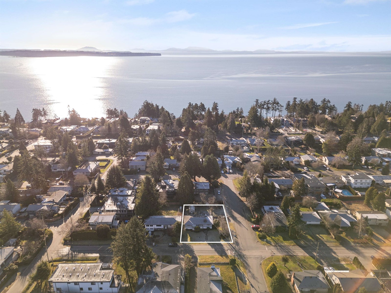 13890 Blackburn Avenue, White Rock, British Columbia  V4B 2Z2 - Photo 28 - R2958255