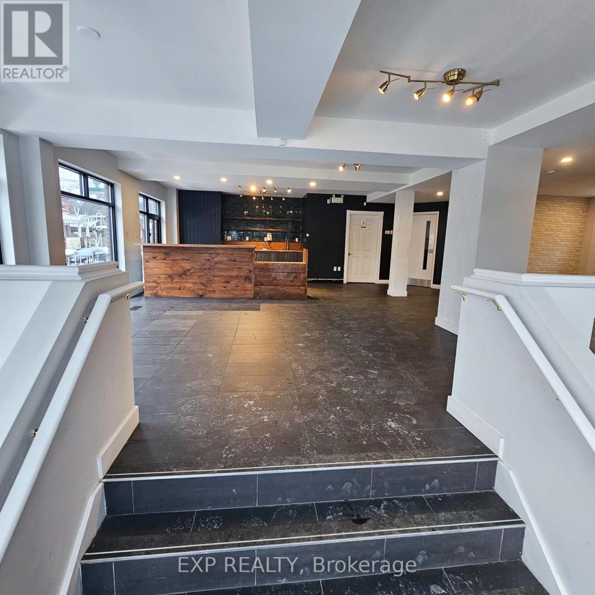 A - 43 Seneca Street, Ottawa, Ontario  K1S 4X2 - Photo 2 - X11892661