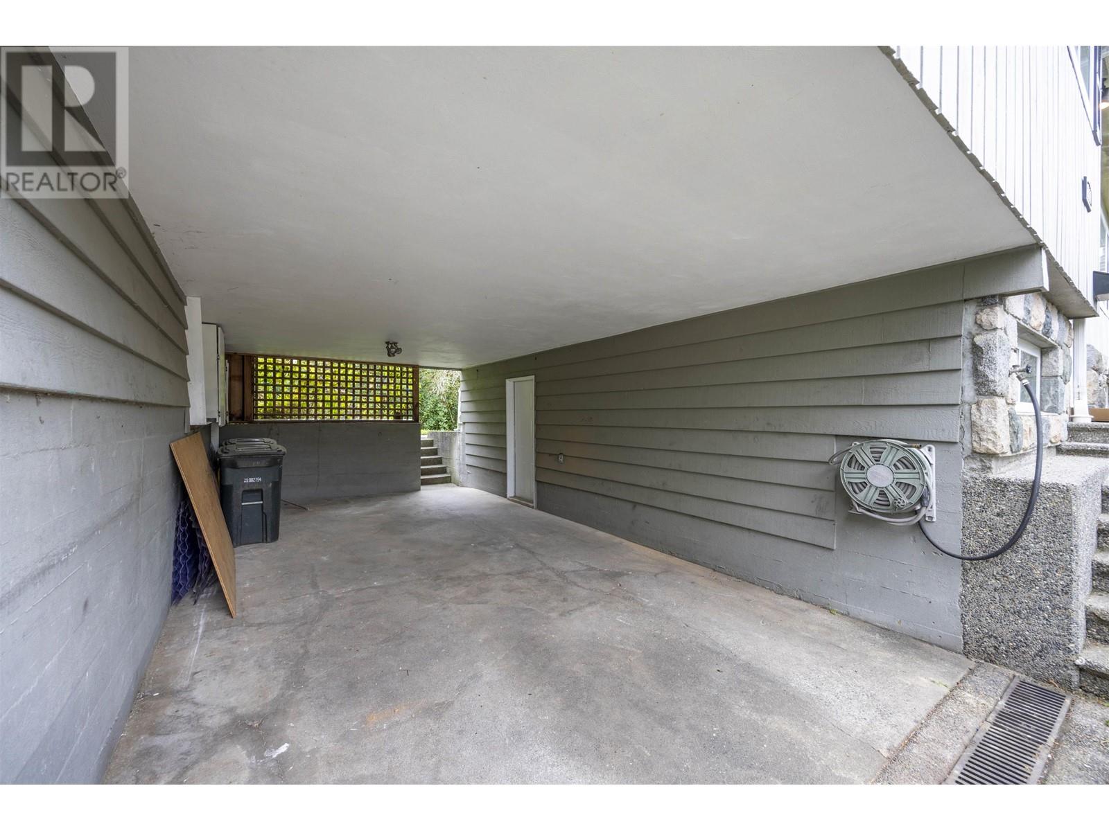 Listing Picture 4 of 23 : 2110 JORDAN DRIVE, Burnaby / 本拿比 - 魯藝地產 Yvonne Lu Group - MLS Medallion Club Member