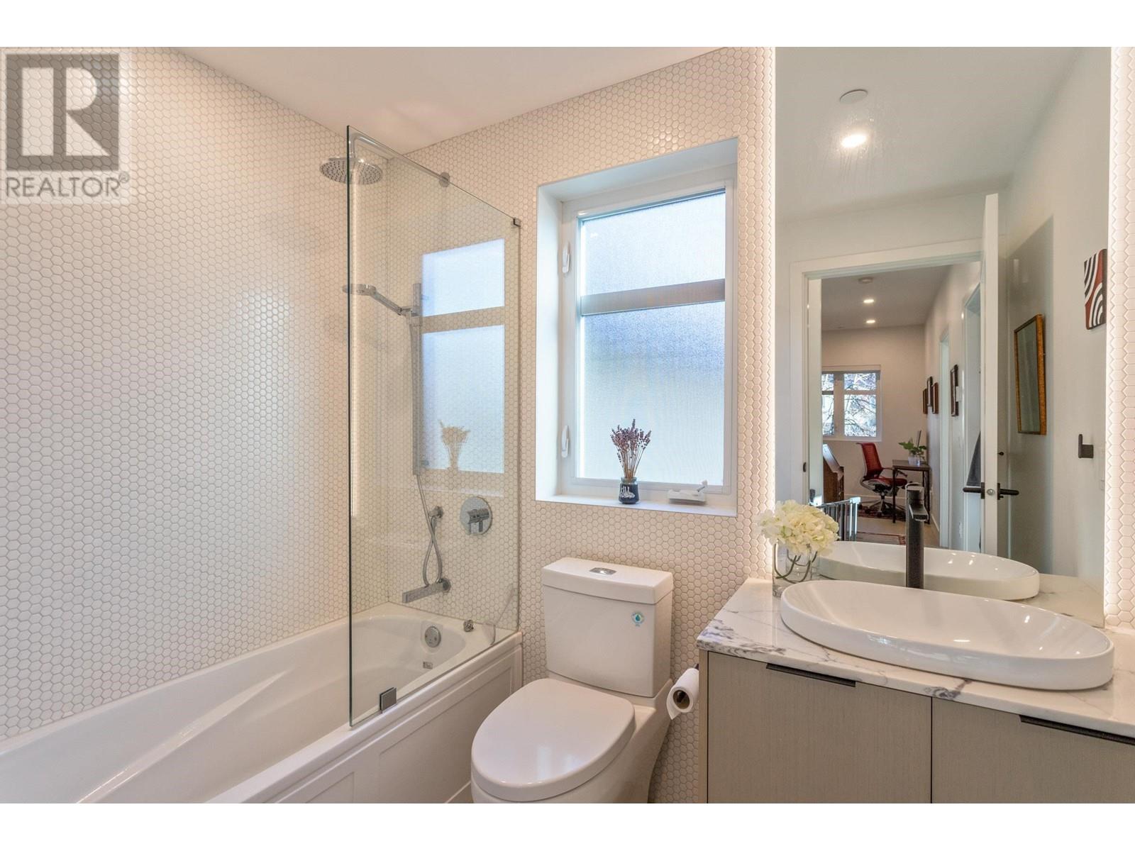 Listing Picture 15 of 26 : 3188 INVERNESS STREET, Vancouver / 溫哥華 - 魯藝地產 Yvonne Lu Group - MLS Medallion Club Member