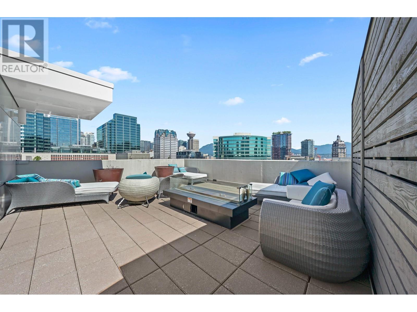 Listing Picture 11 of 17 : 716 161 W GEORGIA STREET, Vancouver / 溫哥華 - 魯藝地產 Yvonne Lu Group - MLS Medallion Club Member