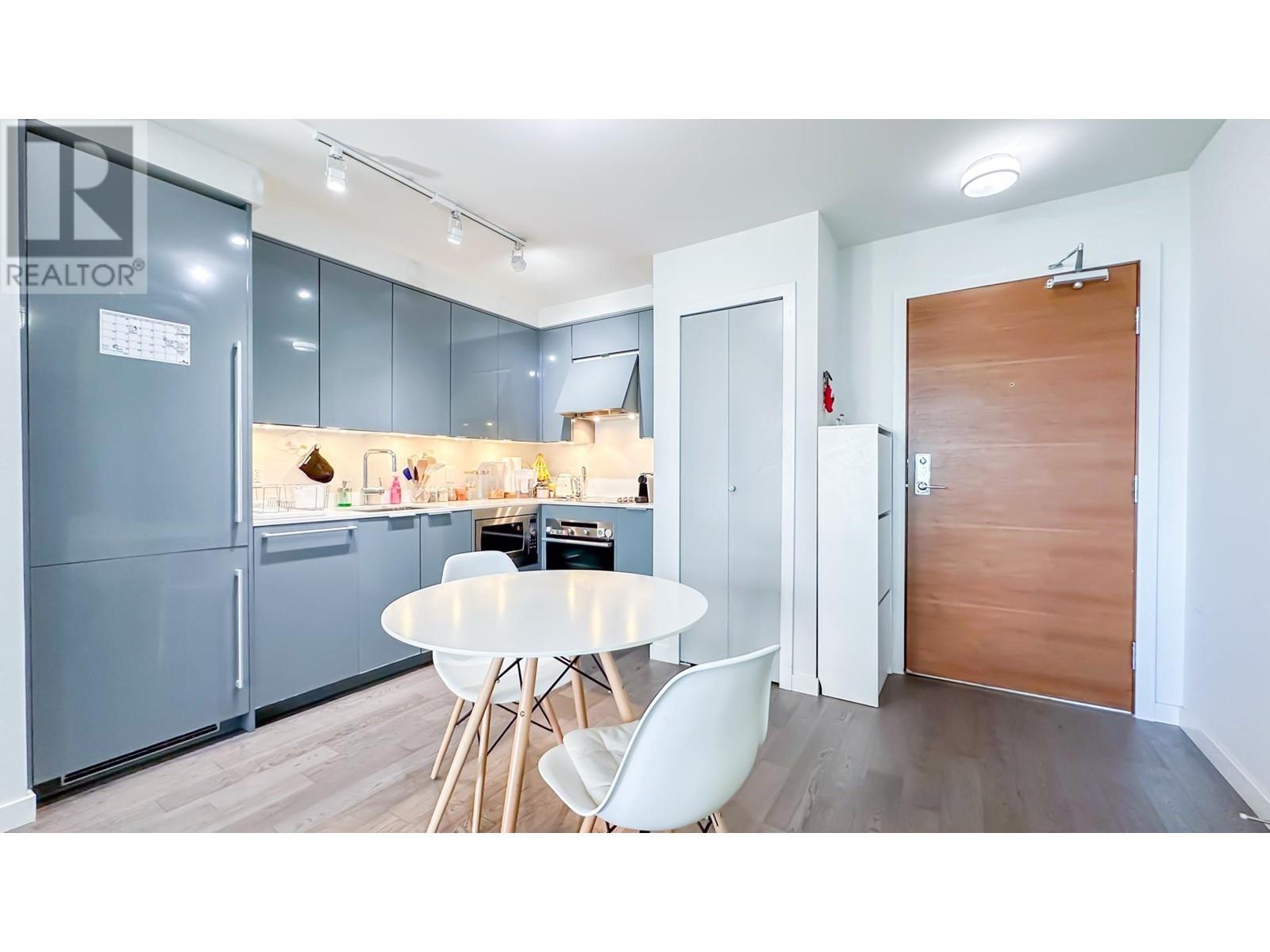 Listing Picture 2 of 17 : 716 161 W GEORGIA STREET, Vancouver / 溫哥華 - 魯藝地產 Yvonne Lu Group - MLS Medallion Club Member