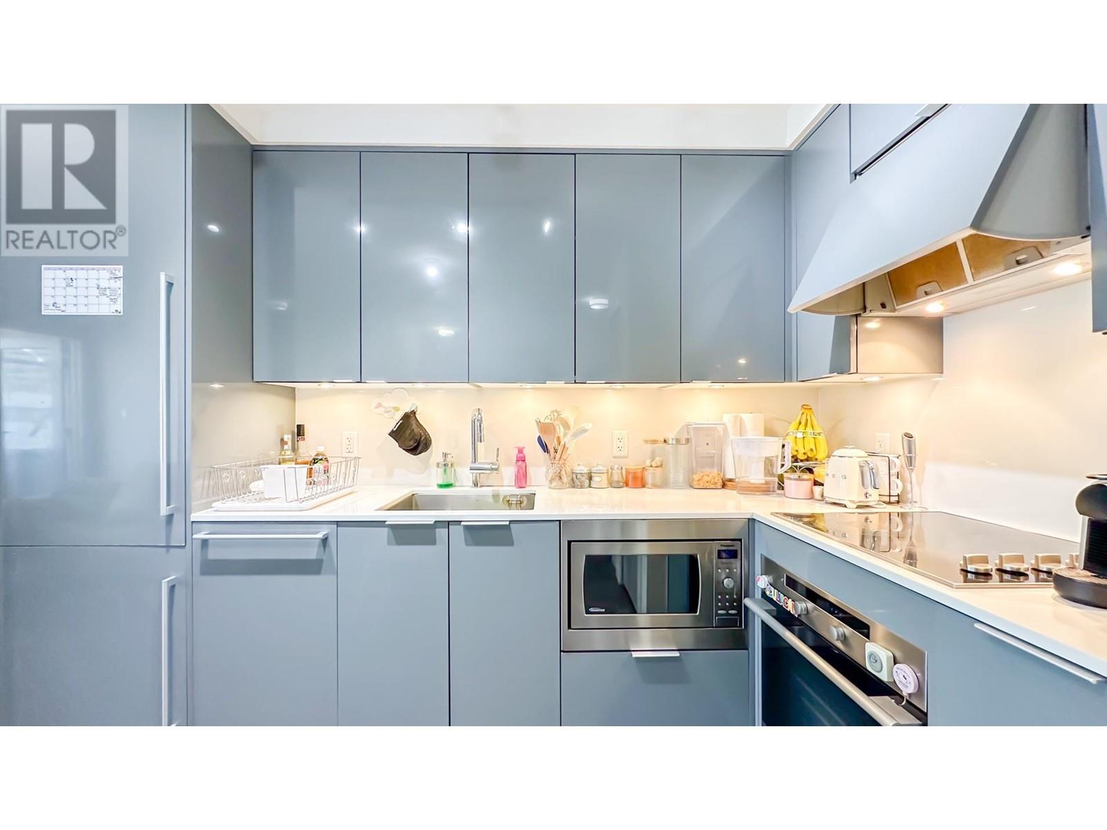 Listing Picture 3 of 17 : 716 161 W GEORGIA STREET, Vancouver / 溫哥華 - 魯藝地產 Yvonne Lu Group - MLS Medallion Club Member