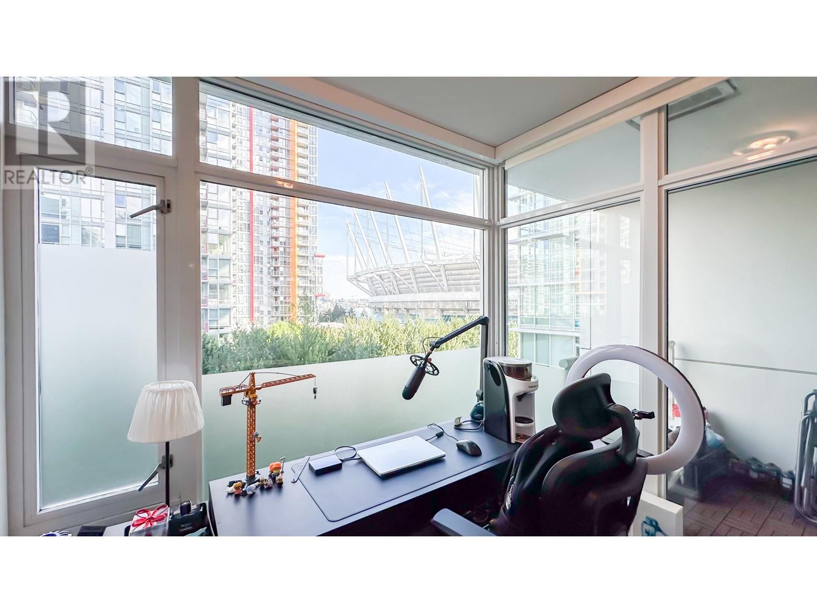 Listing Picture 6 of 17 : 716 161 W GEORGIA STREET, Vancouver / 溫哥華 - 魯藝地產 Yvonne Lu Group - MLS Medallion Club Member