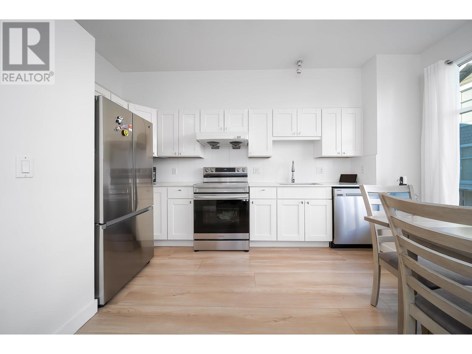Listing Picture 4 of 31 : 20 6588 BARNARD DRIVE, Richmond / 烈治文 - 魯藝地產 Yvonne Lu Group - MLS Medallion Club Member