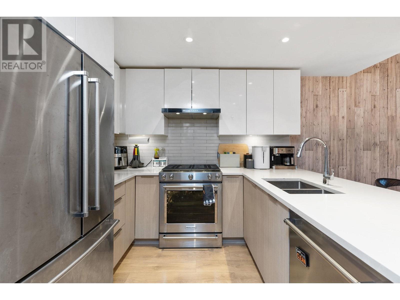 Th2 3566 Sawmill Crescent, Vancouver, British Columbia  V5S 0H5 - Photo 1 - R2958315