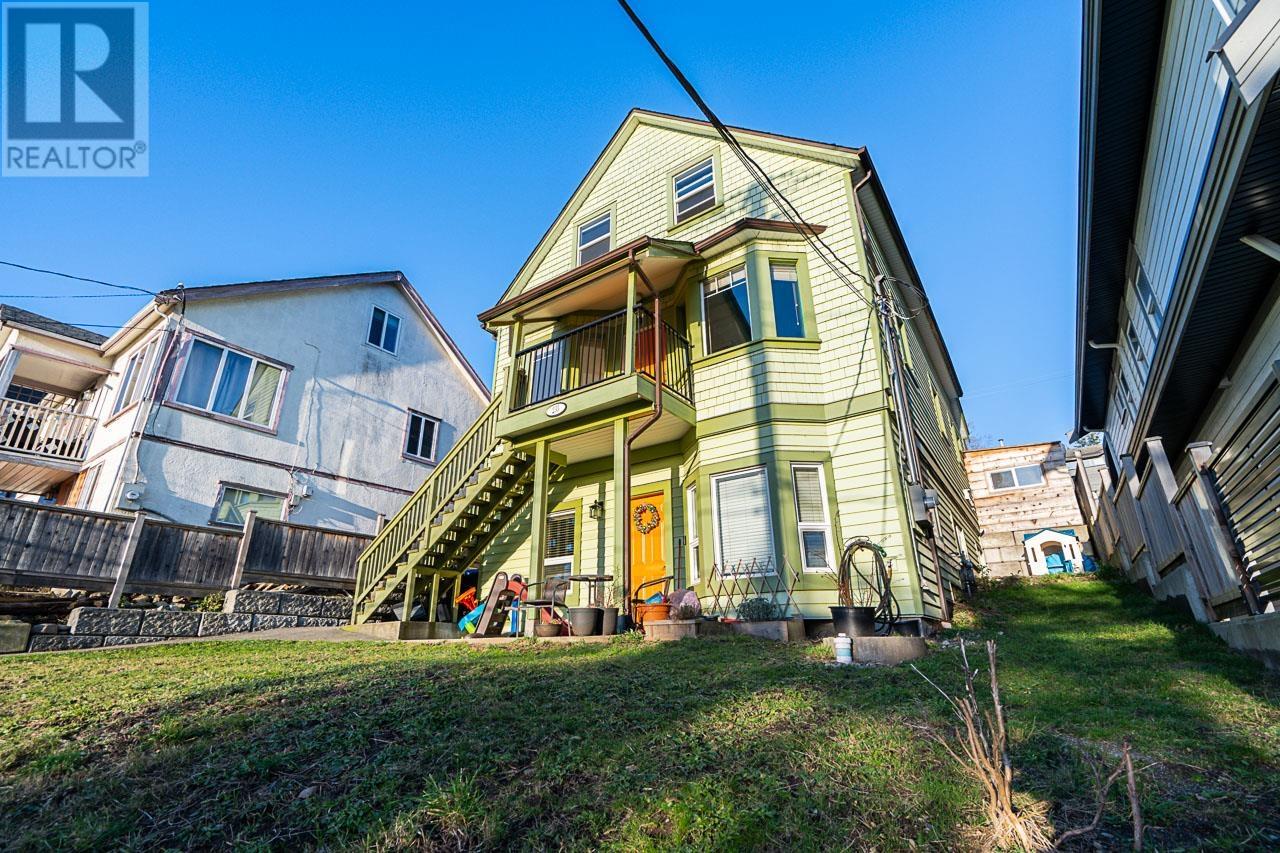 233 Eleventh Street, New Westminster, British Columbia  V3M 4C8 - Photo 2 - R2958229
