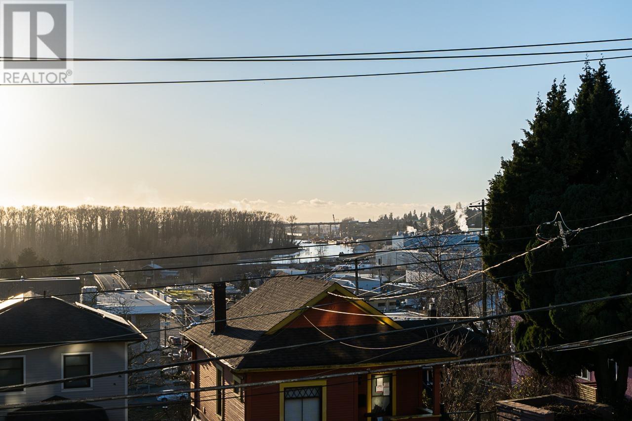 233 Eleventh Street, New Westminster, British Columbia  V3M 4C8 - Photo 6 - R2958229