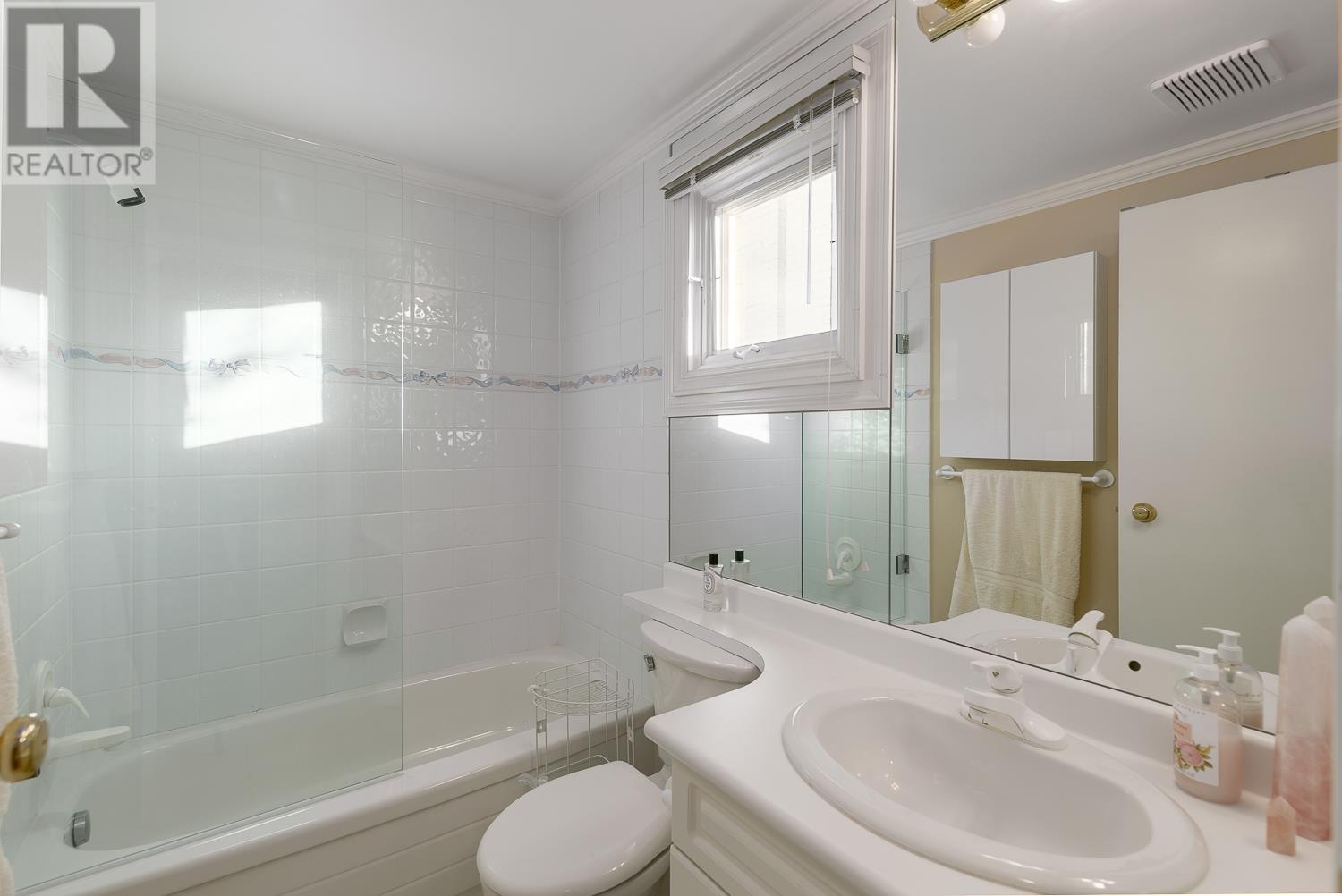 Listing Picture 15 of 40 : 6456 MACKENZIE PLACE, Vancouver / 溫哥華 - 魯藝地產 Yvonne Lu Group - MLS Medallion Club Member