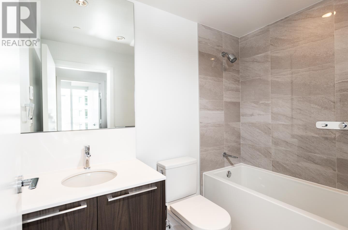 Listing Picture 17 of 32 : 809 6622 PEARSON WAY, Richmond / 烈治文 - 魯藝地產 Yvonne Lu Group - MLS Medallion Club Member