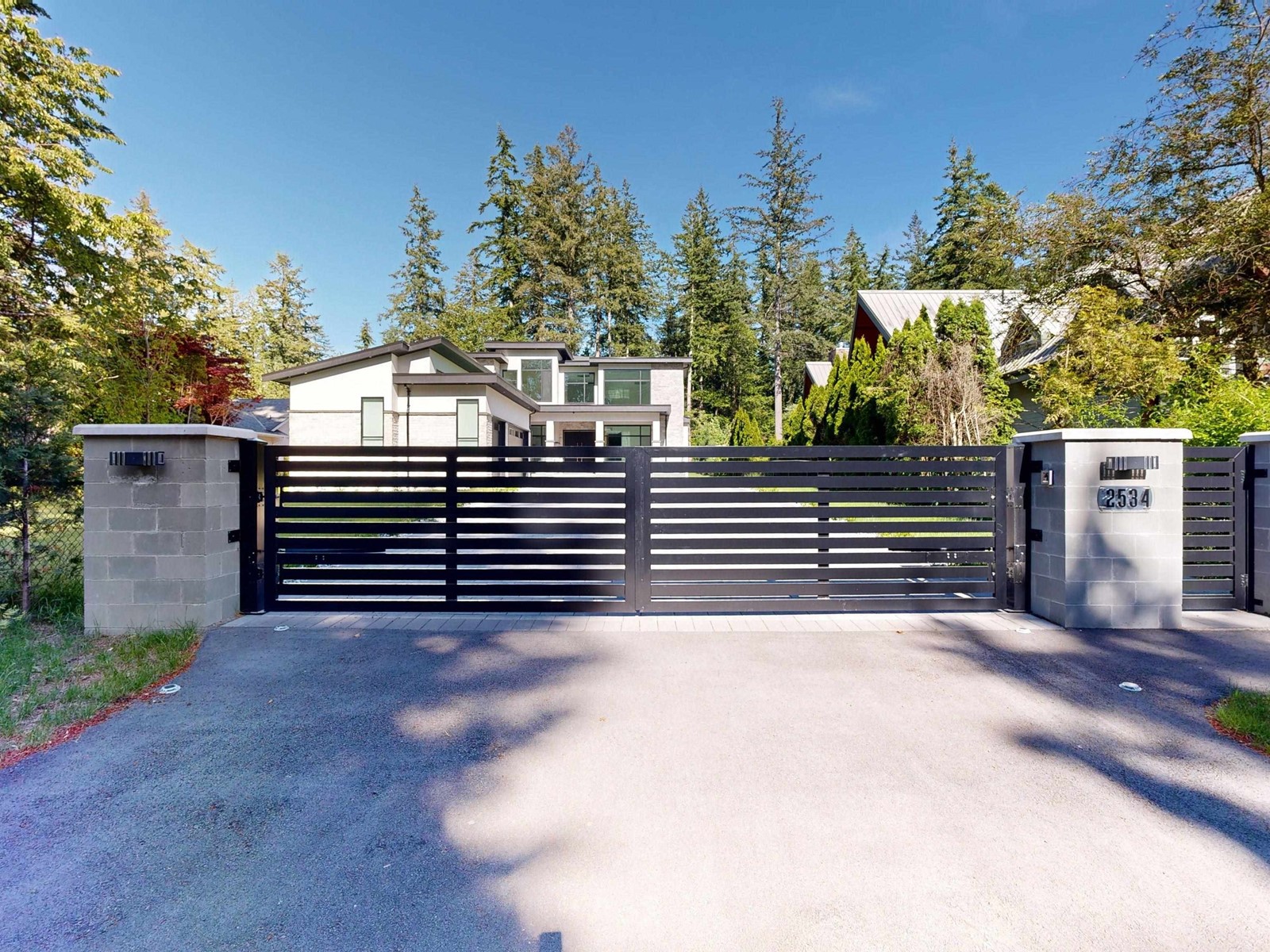 Property at 2534 140 STREET image 2
