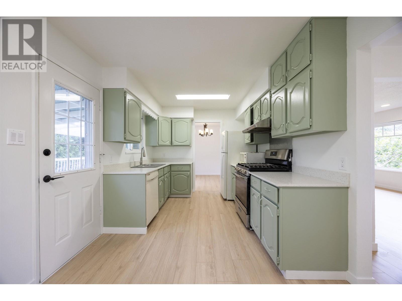 Listing Picture 13 of 23 : 2110 JORDAN DRIVE, Burnaby / 本拿比 - 魯藝地產 Yvonne Lu Group - MLS Medallion Club Member
