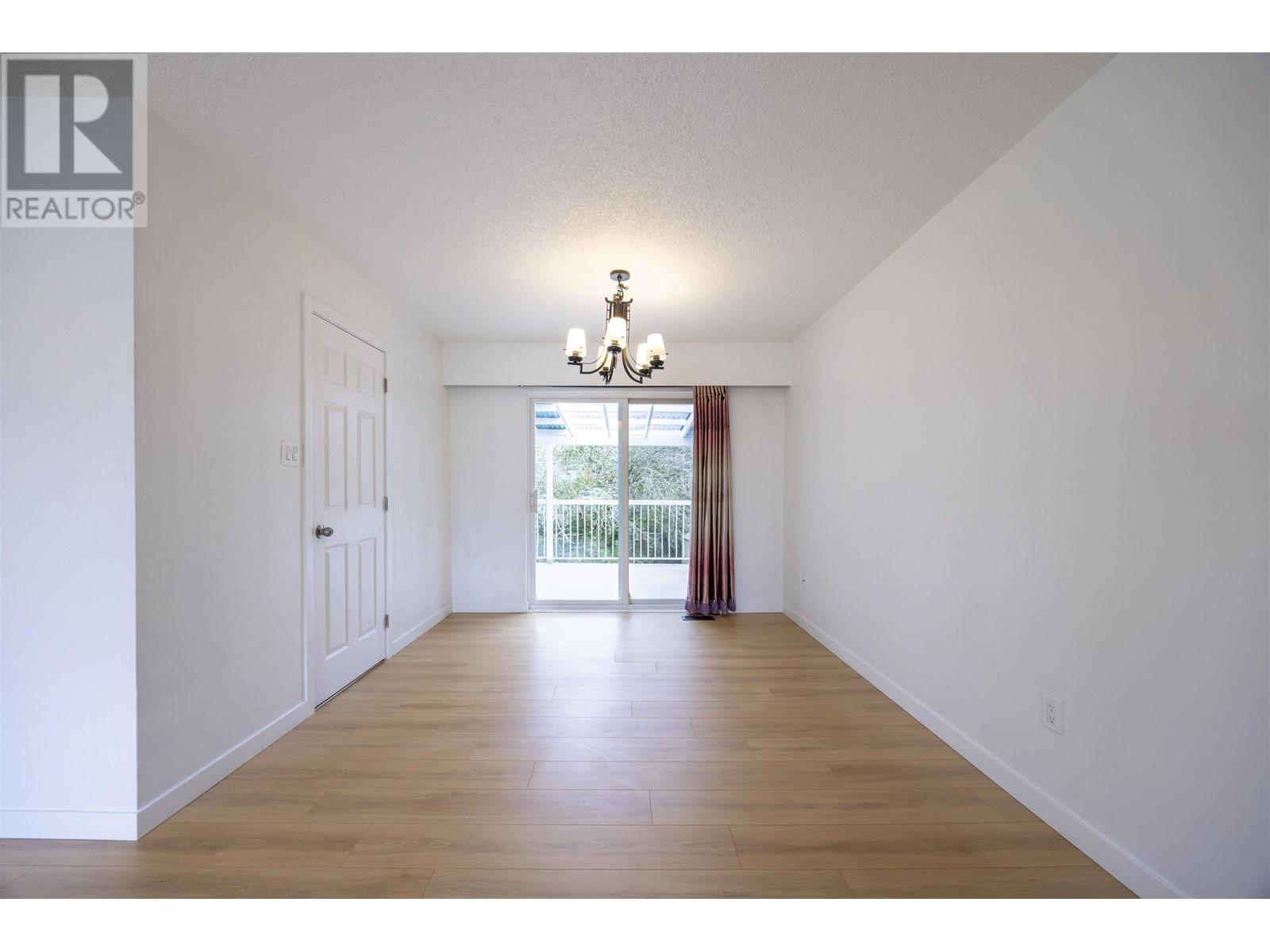 Listing Picture 12 of 23 : 2110 JORDAN DRIVE, Burnaby / 本拿比 - 魯藝地產 Yvonne Lu Group - MLS Medallion Club Member