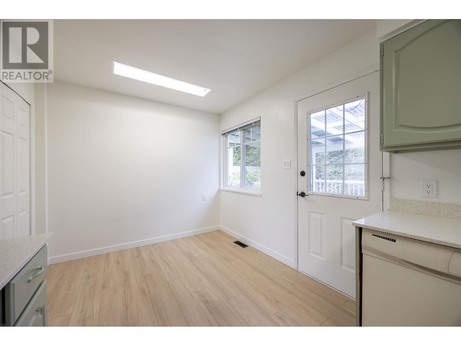Listing Picture 15 of 23 : 2110 JORDAN DRIVE, Burnaby / 本拿比 - 魯藝地產 Yvonne Lu Group - MLS Medallion Club Member