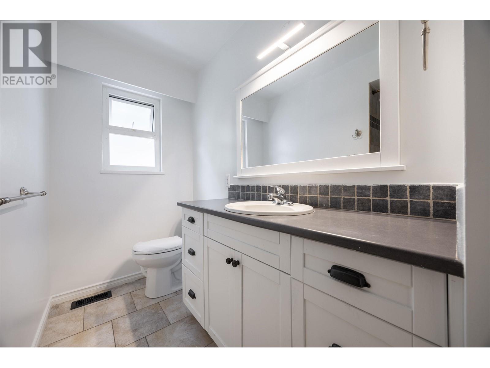 Listing Picture 21 of 23 : 2110 JORDAN DRIVE, Burnaby / 本拿比 - 魯藝地產 Yvonne Lu Group - MLS Medallion Club Member