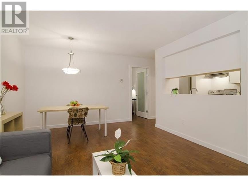 Listing Picture 3 of 12 : 421 9867 MANCHESTER DRIVE, Burnaby / 本拿比 - 魯藝地產 Yvonne Lu Group - MLS Medallion Club Member
