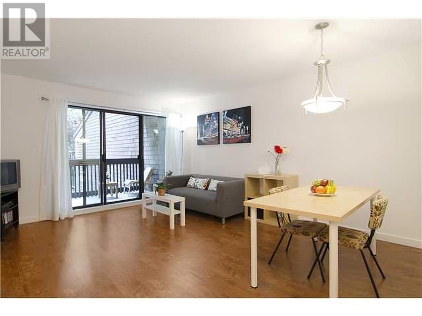 Listing Picture 4 of 12 : 421 9867 MANCHESTER DRIVE, Burnaby / 本拿比 - 魯藝地產 Yvonne Lu Group - MLS Medallion Club Member