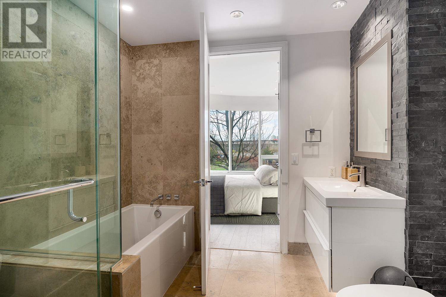 Listing Picture 12 of 24 : 203 181 W 1ST AVENUE, Vancouver / 溫哥華 - 魯藝地產 Yvonne Lu Group - MLS Medallion Club Member