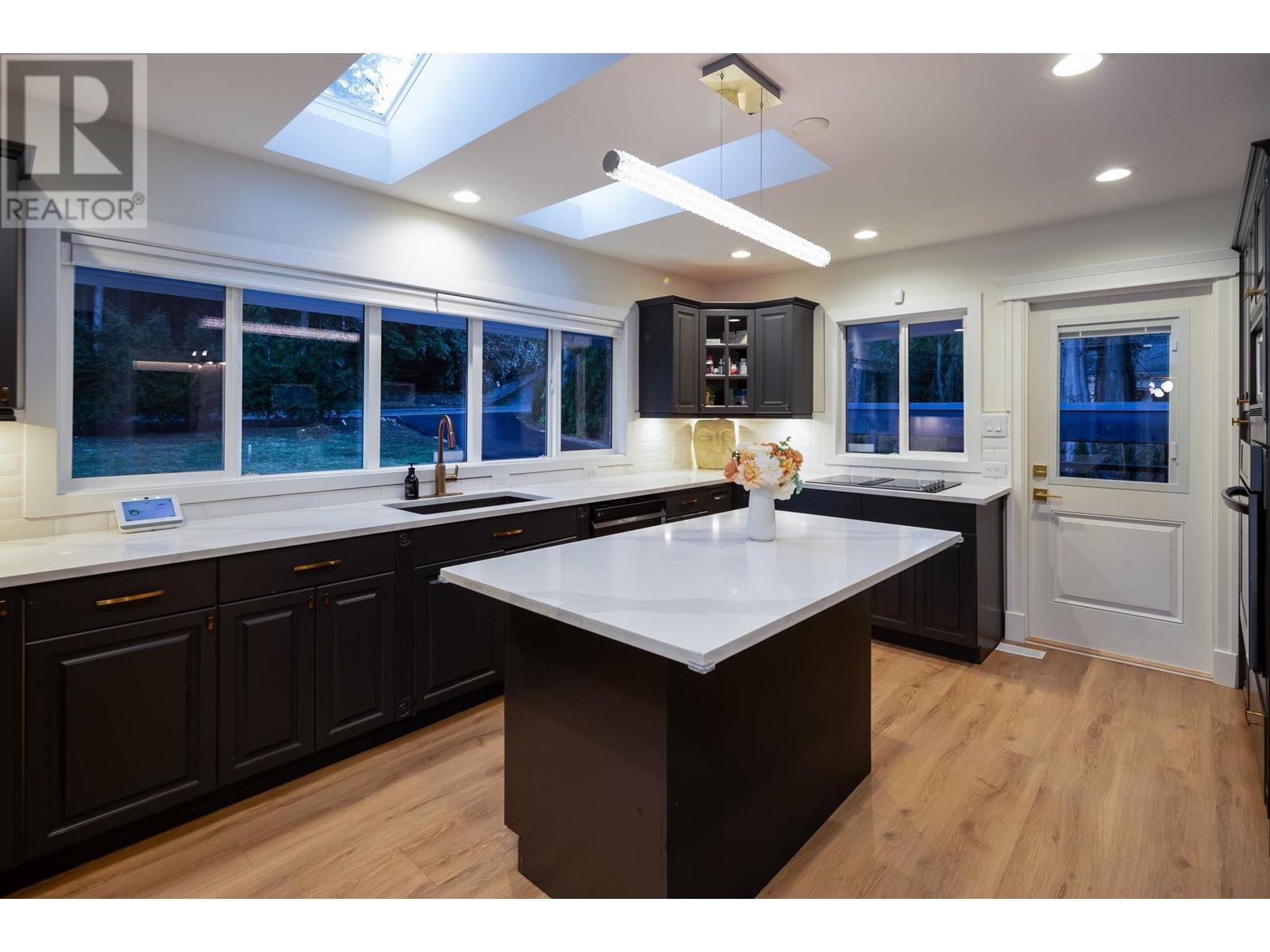 188 Stevens Drive, West Vancouver, British Columbia  V7S 1C4 - Photo 11 - R2958280