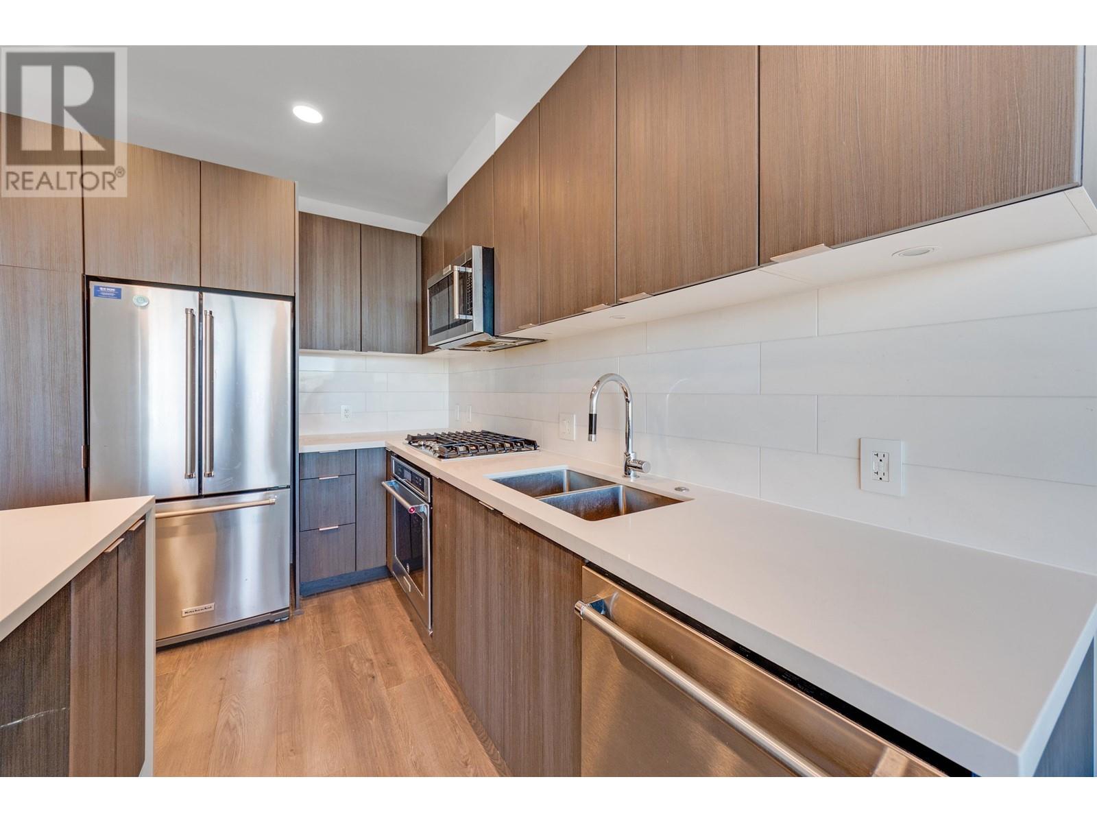 Property at 2201 530 WHITING WAY image 4