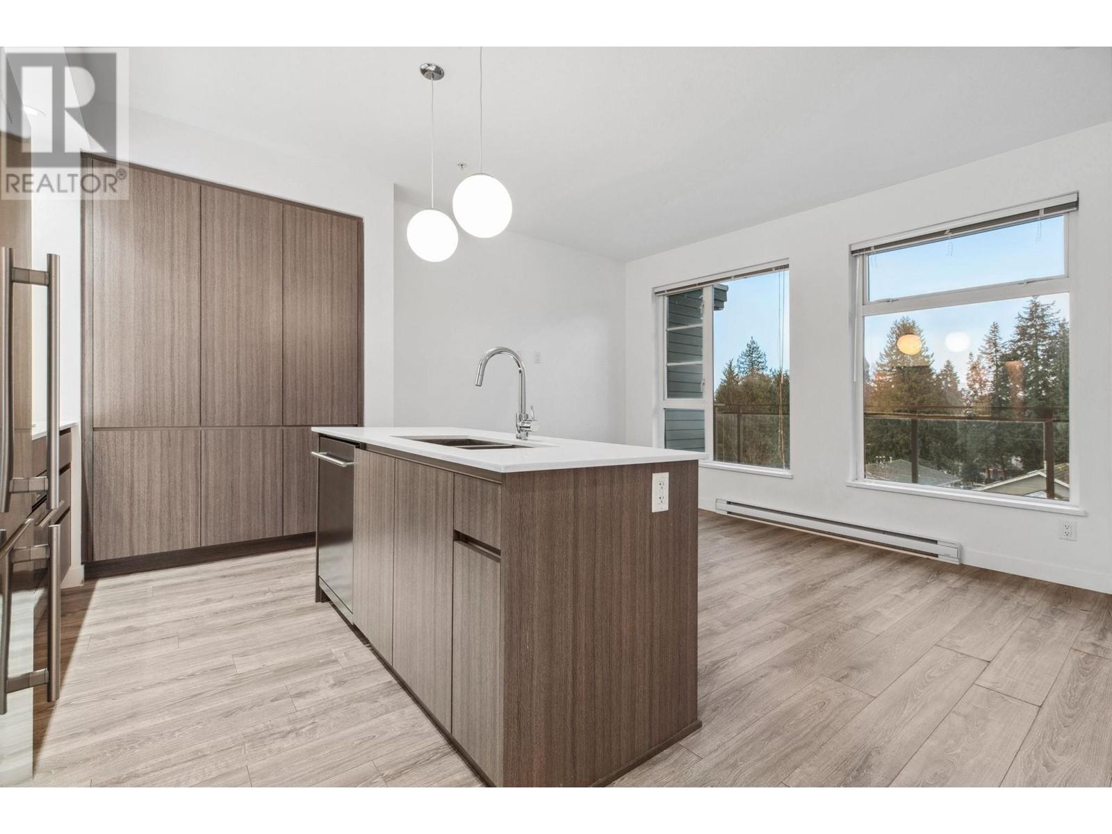 515 516 Foster Avenue, Coquitlam, British Columbia V3J 0H8 - Photo 1 - R2958374