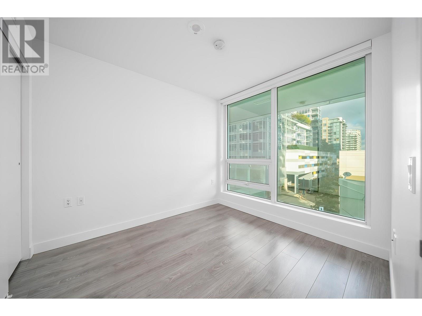 Listing Picture 18 of 26 : 412 6328 NO. 3 ROAD, Richmond / 烈治文 - 魯藝地產 Yvonne Lu Group - MLS Medallion Club Member