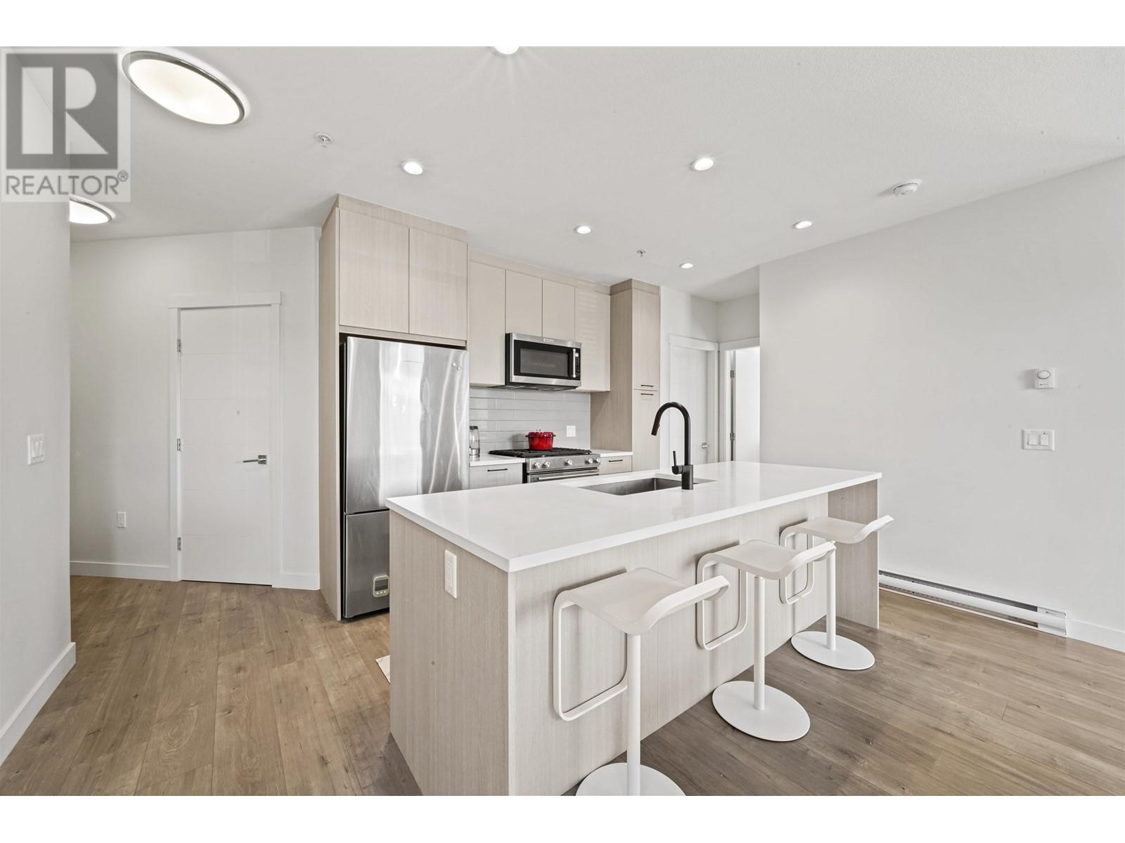 305 707 Como Lake Avenue, Coquitlam, British Columbia V6B 0E3 - Photo 4 - R2958114