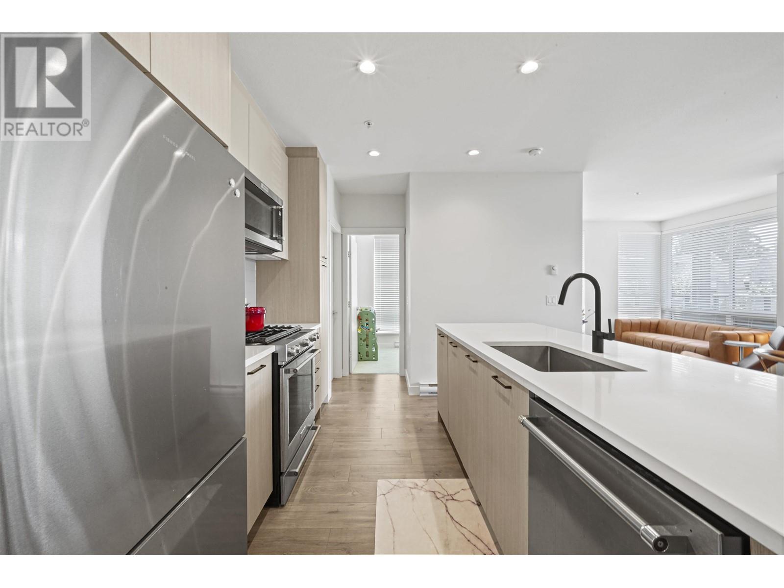 305 707 Como Lake Avenue, Coquitlam, British Columbia V6B 0E3 - Photo 11 - R2958114