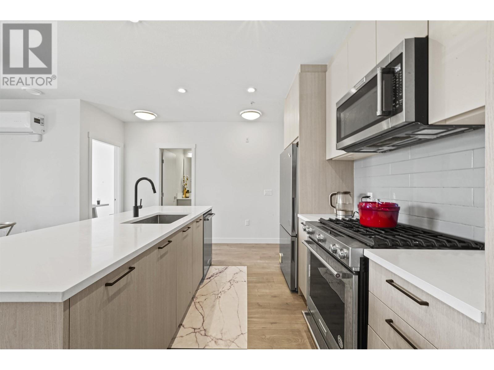 305 707 Como Lake Avenue, Coquitlam, British Columbia V6B 0E3 - Photo 10 - R2958114